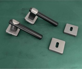 Resim Apollo Mat Skoç Füme Siyah Lüx Kare Rozetli Zamak Oda Kapı Kolu 1 Takım 