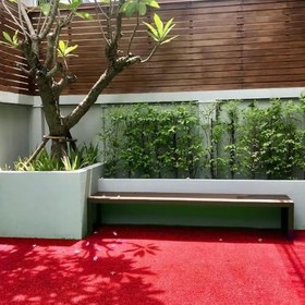 Resim Çim Halı Suni Yapay 7 mm Hav Yüksekliği Dekoratif Kesme Kaymaz Balkon Bahçe Teras Kırmızı Renkli Halı 