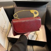 Resim Kadınlar İçin Şık Büyük Boy Omuz Çantası, Çıkarılabilir Zincir Askısı ve Kapatma Sistemi - Burgonya/Siyah Lüks Akşam Çantası, Altın Tonlu Aparat, Çok Fonksiyonlu Dönüştürülebilen Clutch, İş Partiler Günlük Kullanım İçin Uygun - Hediye Seçeneği Olarak Mükemmel, Versatile Omuz/El Çantası, Kadınlar için Lüks Çanta,Kadınlar İçin Şık ve Zarif Omuz Çantaları,Tokalı Kadın Omuz Çantası,Tasarımcı Çantalar,Kadınlar İçin Tasarımç Çantalar 