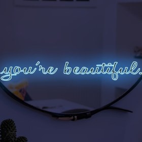 Resim 1pc YCL2006-KQ Çağdaş İlham Verici Neon Işık, "Güzel Sin" Kendinden Yapışkan Ayna Dekoru, 5x30cm, Yaşam Odası, Yatak Odası, Banyo Dekoru Için Parlayan Duvar Sanatı 