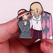 Resim 1PC Sevimli Anime Pin Manga Emaye Pin Giysi Sırt Çantası Aksesuarları için 