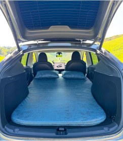Resim kampmodu Tesla Model Y Uyumlu Kamp Yatağı – 5 Cm Kuştüyü Sünger, Katlanabilir, Yastıklı, Çantalı–nest 