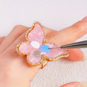 Resim 1 adet Pembe & Mavi Kelebek Şeklinde Tırnak Sanatı Paleti Yüzük - Küçük Jel Oje Karıştırma Tepsisi Parmak Yüzükleri ile, Dayanıklı Plastik, Hassas Renk Karışımı için, Manikür Geliştirme|Dekoratif Yüzük|Altın Vurgulu Detaylar 