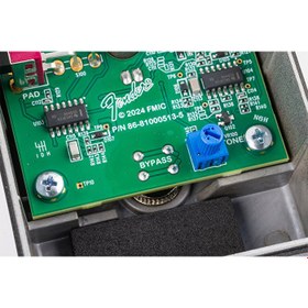 Resim Fender 0234611000 Bassman Fuzz Bas Gitar Pedalı | Vintage Bassman Tonlarını Andıran Yoğun ve Kremsi Fuzz Efekti 