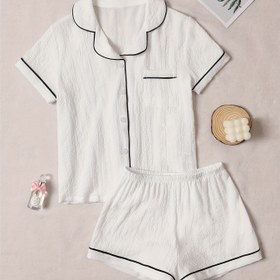 Resim Şık Kadın Pijama Takımı - Siyah ve Beyaz Polka Dots, Kısa Kollu Üst ile Yaka ve Eşleşen Şort, Nefes Alabilen Polyester Kumaş, Cep Detayı, Evde Rahatlamak İçin Mükemmel, Tüm Mevsimler İçin Uygun 