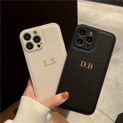 Resim Kişiselleştirilmiş Özel İsim Harfleri Altın Renkli Letrö Desenli Yapay Deri Kılıf - iPhone 16 15 14 13 12 11 Pro Max için 3D Kabartmalı Gravür İşlem 