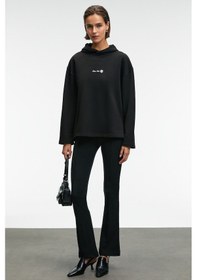 Resim Grimelange Camellıa Kadın Önü Nakışlı Etek Ucu Yırtmaçlı Kapüşonlu Comfort Fit Siyah Sweatshirt Siyah 