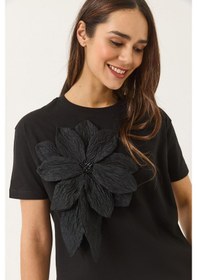 Resim Shade Kadın Çiçek Aksesuarlı Kısa Kollu Pamuklu T-shirt 60602040 - Siyah 
