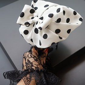Resim Şık Polka Dot Başbandı: Her Durum İçin Şık Bir Aksesuar - Yüksek Kaliteli Polyester Kumaştan Yapılmıştır 