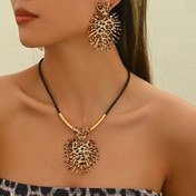 Resim Üç Vintage Sonbahar ve Kış Leopar Desenli Yaprak Şeklinde Kolye ve Küpe Seti, Minimalist ve Cesur Bir Geometrik Tasarım ile Kadınlar için Mükemmel. 