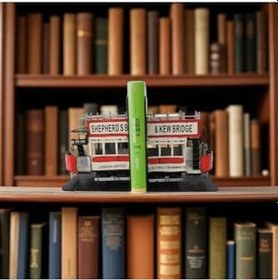 Resim Retro Metal Tramvay Kitap Tutucu – Dekoratif Kitap Stop 30x13x19 Cm – Ev & Ofis Aksesuarı 