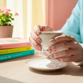 Resim Vivid Charm Vividcharm 24'lü Sarı Ayçiçeği ve Renkli Çiçek Baskılı Jel Protez Görünümlü Badem Model Takma Tırnak 