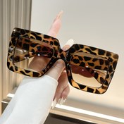 Resim 1 adet Vintage Leopar Desenli Büyük Kare Çerçeve Kadınlar için Dekoratif Gözlükler - Şık ve Zarif Tasarım, Polikarbon Çerçeve ve Plastik Kilitler, Her Gün Moda için Mükemmel, Şık Gözlükler | Leopar Desenli Tasarım | Dayanıklı Gözlükler 