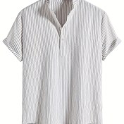 Resim Erkekler için Nefes Alabilir Çizgili Kısa Kollu Gömlek, Dik Yaka ve Önü Düğmeli - Hafif Polyester Kumaş, Günlük Dış Mekan Stili, Koyu Mavi Çizgiler, Makinede Yıkanabilir 