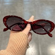 Resim Yeni Kedi Gözü Moda Gözlükler Avrupa ve Amerikan Trendi Küçük Çerçeve Gözlükler Metal Oymalı Ayaklar Retro Tarzı 