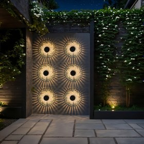 Resim 2 Adet, IP65 Su Geçirmez Güneş Enerjili Duvar Lambası, Balkon Teras Dış Mekan Aydınlatma, Bahçe Villalar İçin Dekoratif Duvar Lambası, Retro Demir İşçiliği Bahçe Peyzaj Lambası, Delikli Projeksiyon Lamba, Kamp ve Açık Hava Aydınlatması, Avlu Aydınlatma, Vintage Tasarım, Dayanıklı Yapı, Otomatik Sensörlü Işık, Duvara Monte Edilebilir, Ev Sahipleri için Kamp Aksesuarları 