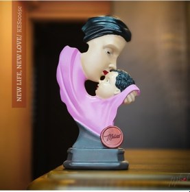 Resim Anne Ve Bebeğin Öpüştüğü Bu Zarif Figür, Yeni Doğan Hediye 