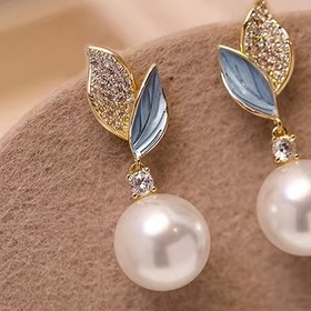 Resim 1 Çift Şık Altın Tonlu Yaprak & İmitasyon İnci Damlası Küpeler, Işıltılı Taş Ayrıntılarla - Vintage Esintili, Günlük Kullanım & Partiler İçin Mükemmel 