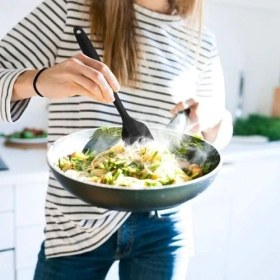 Resim Silikon Mutfak Yardımcısı, 6 Adet Silikon Spatula, Çorba Kaşığı, Fırın Fırçası, Spatula, Dayanıklı ve Yapışmaz, Paslanmaz Çelik ve Dikişsiz Tek Parça Tasarım Siyah-Gri-Kırmızı (Kırmızı) 