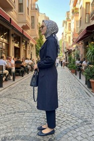 Resim adamila Kadın Lacivert Kuşaklı Tesettür Trençkot Mevsimlik Uzun Kap Ceket Çift Düğmeli Şık Ofis & Günlük 