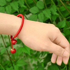 Resim El Yapımı Şanslı Kırmızı İp Bileklik Seramik Boncuklarla – Bohem Tarzı, Ayarlanabilir Düğüm Tasarımı, Sevgililer Günü, Düğünler ve Günlük Kıyafetler için Mükemmel, Sevimli Bilezikler 