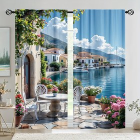 Resim 2 Adet Dekoratif Kapı ve Pencere Perdesi Seti, Bahar Çiçekleri ve Roma Sütunları ile Akdeniz Kıyı Şehrinin Bahçe Teras Manzarasını Sunar. Bu İtalyan Stili Çubuk Cepli Pencere Perdeleri, Yatak Odaları, Oturma Odaları, Ofisler, Mutfaklar, Kahve Dükkanları ve Tatil Evleri için Mükemmeldir ve Rahat Bir Atmosfer Yaratmak için İdealdir. Kurulumu Kolaydır ve Çubuk Dahil Değildir. 