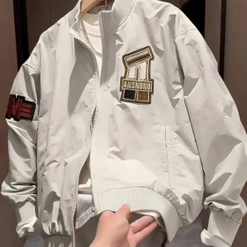 Resim Erkek ve Kadınlar için Hafif Beyzbol Ceketi - Tüm Mevsimler İçin Fermuarlı Dış Giyim, Cesur 'Flight' Logolu Bej Renkli - Çiftler için Eşleşen, Makinede Yıkanabilir, Günlük Kullanım, Spor, Seyahat ve Casual Kıyafetler için Uygun, Kolay Bakım Malzeme, Nefes Alabilen Kumaş, Ayarlanabilir Kollu, Unisex Moda 