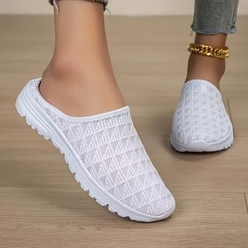 Resim Ev ve rahat spor ayakkabıları için hafif kaydırmalı terlikler. 