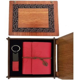Resim Büro Ev Ofis Hediyesi İçin Ahşap Kutulu Kırmızı Deri Defter Anahtarlık Seti 