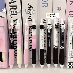 Resim 4 adet 4'lü Şık Siyah ve Pembe Kelebek Tasarımı Geri Çekilebilir Tükenmez Kalem, 0.5mm İnce Uç, Hızlı Kuruyan Mürekkep, Öğrenciler ve Ofis Kullanımı İçin Rahat Tutma, Sınav ve Not Alma, Sevimli Kalemler, Ofis Kırtasiye, Eğlenceli Tasarım, Yumuşak Tutma Kalemi 