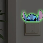 Resim 1 Adet Disney Stitch Karanlıkta Parlayan Duvar Sticker - Kendinden Yapışkanlı PVC Dekor, Aydınlatma Anahtarları için, Yatak Odası, Oturma Odası, Banyo, Mutfak Süslemesi - Modern Düzensiz Şekilli İç/Dış Mekan Kullanımı - Harika Tatil ve Doğum Günü Hediyesi, Yatak Odası Aksesuarı 