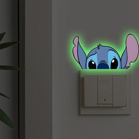 Resim 1 Adet Disney Stitch Karanlıkta Parlayan Duvar Sticker - Kendinden Yapışkanlı PVC Dekor, Aydınlatma Anahtarları için, Yatak Odası, Oturma Odası, Banyo, Mutfak Süslemesi - Modern Düzensiz Şekilli İç/Dış Mekan Kullanımı - Harika Tatil ve Doğum Günü Hediyesi, Yatak Odası Aksesuarı 
