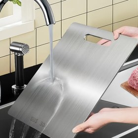 Resim Premium Titanyum Çelik Kesme Tahtası - Çift Taraflı Gıda Sınıfı Paslanmaz Çelik, 33.5cm x 22.5cm, Pürüzsüz Yüzey, Mutfak ve Yemek Kullanımı İçin Mükemmel, Dayanıklı Kesme Yüzeyi, Temel Mutfak Aracı | Modern Mutfak Aracı, Mutfak Temelleri 