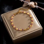 Resim Zarif Altın Tonlu Paslanmaz Çelik Bilezik Pembe Kalp Taşlı - Ayarlanabilir Toka, Şık ve Çok Yönlü Kadın Aksesuarı Günlük Kullanım veya Partiler İçin 