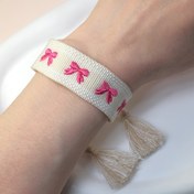 Resim A Creative Embroidered Cute Bow Hand-woven Bohemian Vacation Style Bileklik Aileler, Arkadaşlar ve Sınıf Arkadaşları için Festivaller, Partiler, Seyahatler ve Düğünler için Hediye Olarak Uygun 