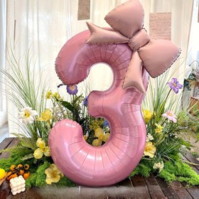 Resim 2 büyük pembe folyo balon, mat kurdele süslemeli - doğum günü partileri, açık hava etkinlikleri, yıl dönümleri ve festivaller için uygun arka plan dekorasyonu 