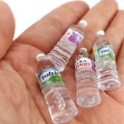 Resim 5 adet küçük boyutlu reçine su şişesi, bebek evleri, hediye ve ev dekorasyon aksesuarları için mükemmel. 