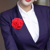Resim 1 Adet El Yapımı Kamelya Çiçeği Broş - Yanmış Kenarlı Kumaş Yapraklar, Canlı Kırmızı & Yeşil, Ceketler, Şapkalar, Elbiseler için Zarif Taklit Çiçek Tasarımı - Çok Yönlü Moda Aksesuarı, Ceket Süslemesi, Sanatsal İşçilik 