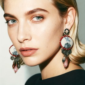 Resim Kadın Bohem Vintage Reçine Küpeler, Turkuaz Mavi & Altın Tonlu Boncuklu Sallantılı - Büyük Oval Halkalar, Turkuaz & Altın Tonlu Reçine Boncuklar 