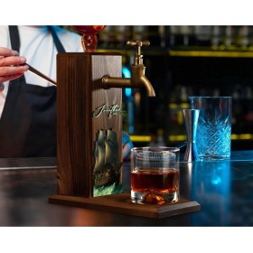 Resim Bk Gift Kişiye Özel Kabartma Isimli Tarihli Pirates Ship Tasarımlı Musluklu Ceviz Ahşap Şarap Standı-4, Viski Çeşmesi, Babaya Hediye, Içecek Dispenseri 