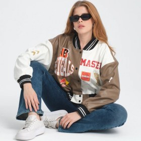 Resim Kadın Deri Overisize Çift Renkli Baskılı Kolej Ceket Çıt Çıtlı Motorcu Montu Yarışçı Bomber Ceket Açık Kahve 