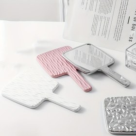 Resim 1 adet Şık Kalp Şeklinde Yüksek Çözünürlüklü Elde Taşınabilir Kirpik Aynası - Taşınabilir, Kaymaz Tutma Sapı ve Dokulu Rahat Sap, Makyaj Uygulaması & Güzellik Rutini İçin İdeal - Kadınlar İçin Mükemmel Hediye 