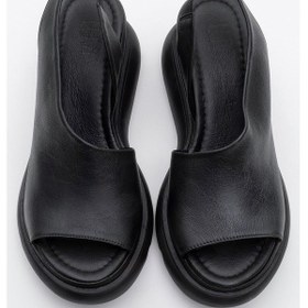 Resim Agusto Siyah Cilt Hakiki Deri Kadın Dolgu Topuk Sandalet Siyah Deri 