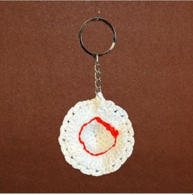 Resim Uretti - Tuğba 9352 El Yapımı Örgü Çiçek Detaylı Şapka Model Anahtarlık Beyaz 