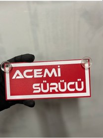 Resim Kırmızı Renk Üzeri Beyaz Renk Acemi Sürücü Yazılı Vantuzlu Cam Süsü 