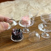 Resim Oyuncak evi mini pasta tepsisi ve kapak seti, bebekler için pasta, tatlılar ve yiyecek saklama kapları, oyuncak evleri mutfak ve oturma odası dekorasyonu, minyatür fotoğraf çekimi 