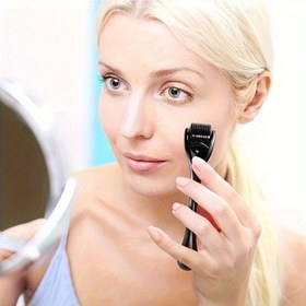 Resim Titanyum Mikroiğne Açık Bej Yüz ve Vücut Rulosu, Kokusuz, 0.25mm Manuel Evde Micro-İğneme Aracı, Cilt Bakım Aleti, Gövde İçin Skincare Enstrümanı, El Tipi Ürün, Kolay Kullanım İmkanı, Çalışma Esnasında Pürüzsüz Hareket, Alerjiye Neden Olmayan Malzeme, Makyaj Öncülendirici Rolleri 