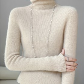 Resim 100% Merinos Yün, Vücuda Oturan, Yumuşak ve Cilt Dostu Yakalı, Sonbahar ve Kış İçin İdeal, Fitted Tasarımlı Kadın Kazak. 