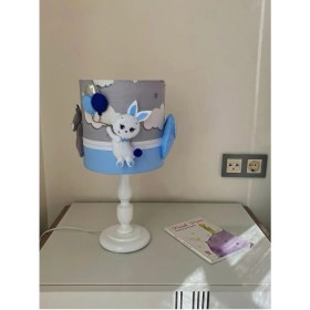 Resim Gri Bulutlu Mavi Beyaz Gümüş Renk Detaylı Karışık Hayvan Figürlü Bebek Çocuk Odası Masa Lambası 