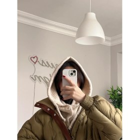 Resim Venüs Design Düğmeli Balaklava Kadın Renkli Kış Sezonu İçin Şık Tasarım 